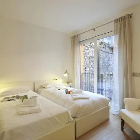 Sleeps 8 Argegno